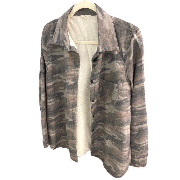 Lg E. Luna Camo Sherpa lined button down jacket‎ - Picture 1 of 4